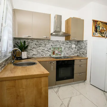 Charming Croatia With Pool And Mountain Views דירה ורסי